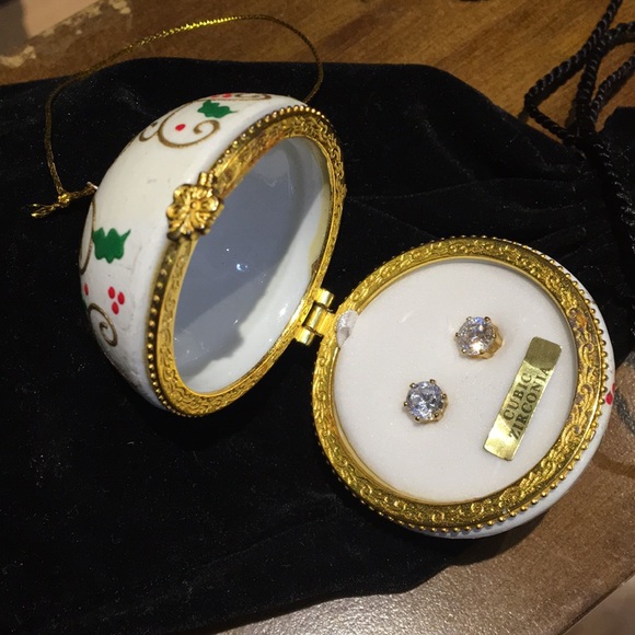 Earrings! Gift for you or a friend! Adorable! New! - Picture 4 of 8